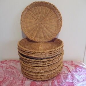VINTAGE WICKER 10” PAPER PLATE HOLDERS LOT OF 19